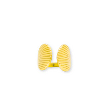 Load image into Gallery viewer, Shell Clasp Ring
